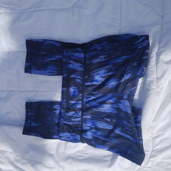 Lululemon - Picture 3 of 5